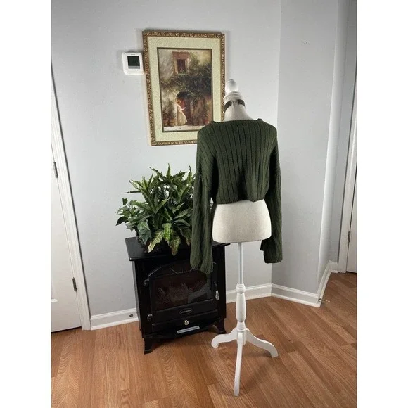 No Comment Women's Green Scoop Neck Bell Sleeve Pollover Knit Sweater Cropped XS - Picture 4 of 8